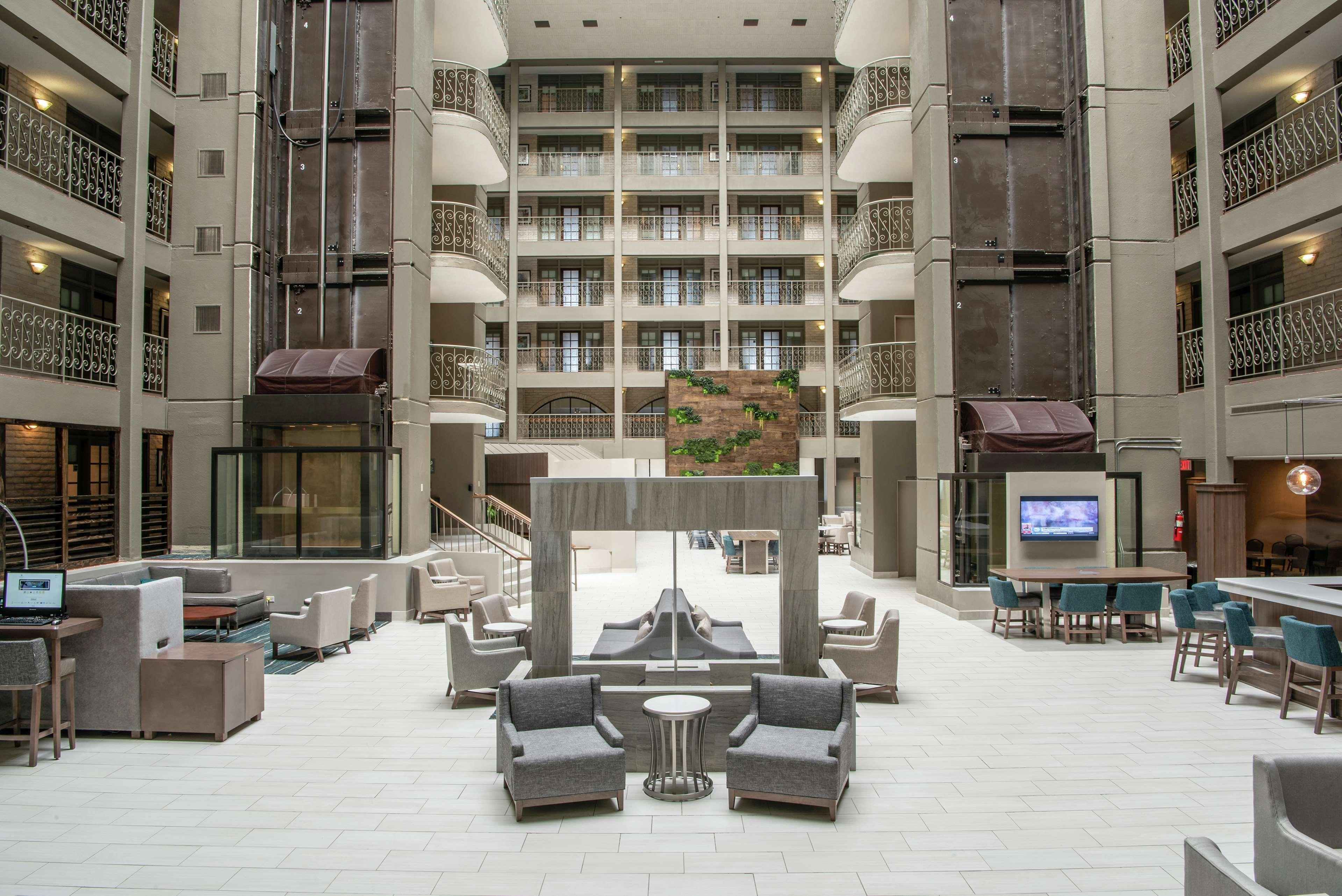 Embassy Suites By Hilton Chicago Schaumburg Woodfield Exterior photo