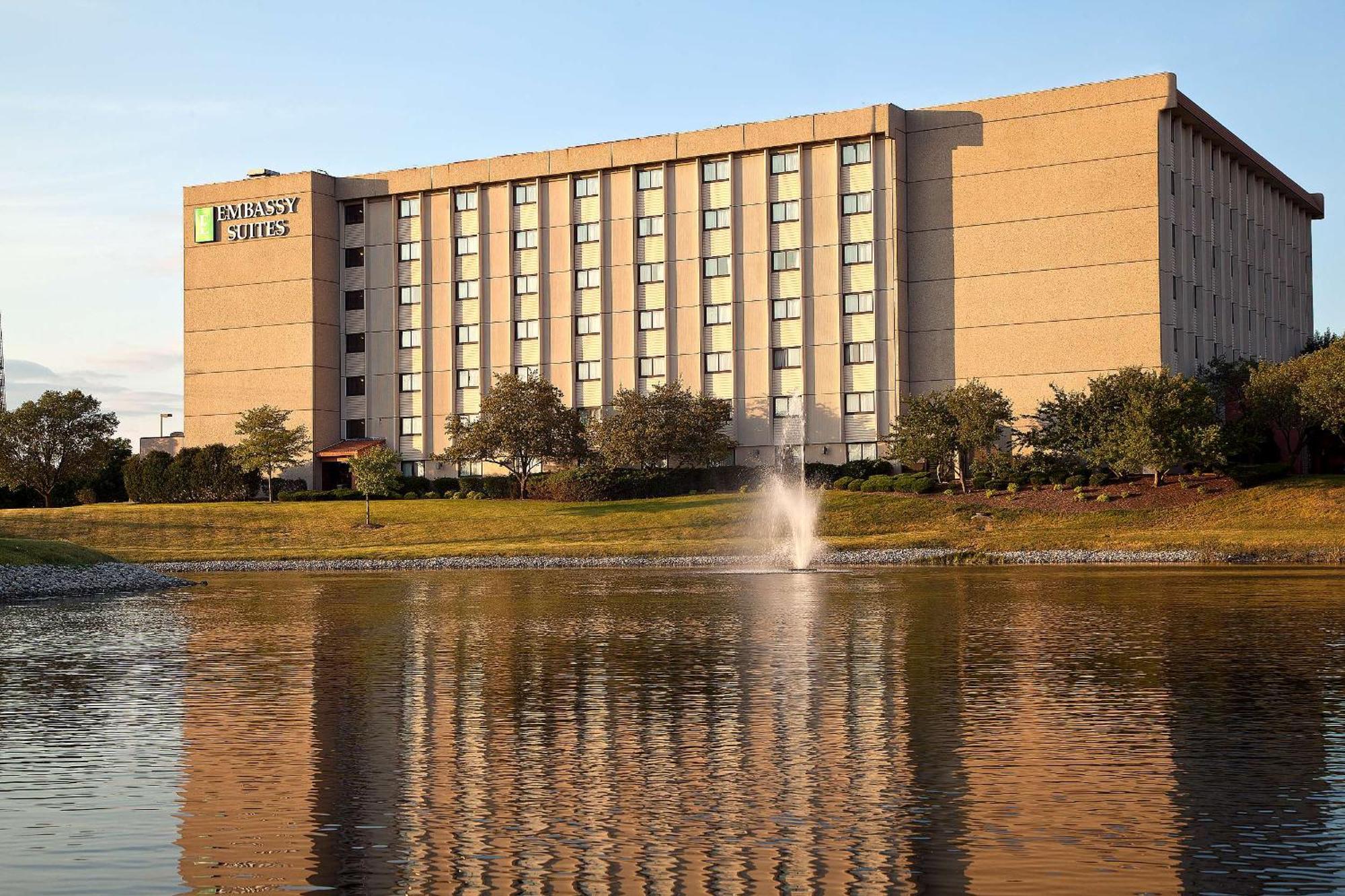 Embassy Suites By Hilton Chicago Schaumburg Woodfield Exterior photo