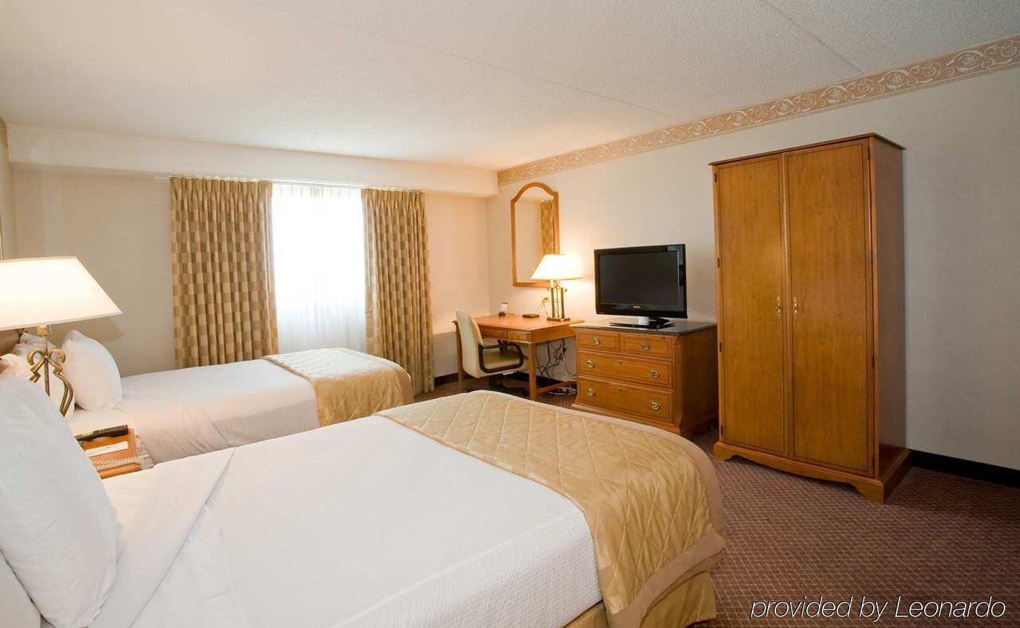 Embassy Suites By Hilton Chicago Schaumburg Woodfield Room photo